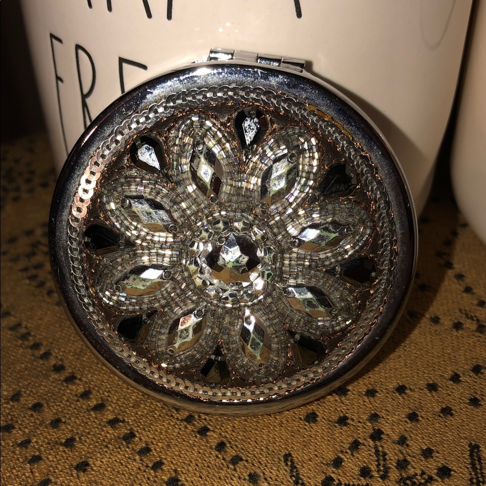 Brighton Compact Mirror - Picture 2 of 12